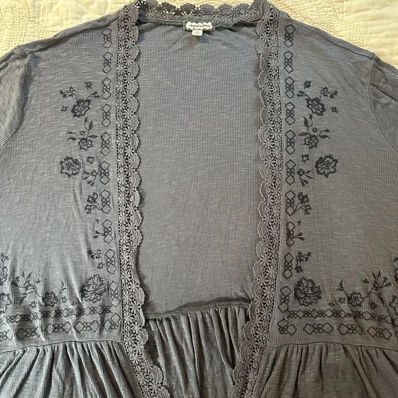 Eyeshadow Open Front Cardigan • Bell Sleeves • Grey w/ Black Floral Embroidery - Picture 6 of 14